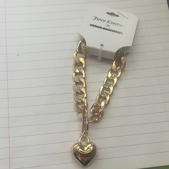 Juicy Couture X URBAN OUTFITTERS Exclusive Gold-Tone Heart Charm Toggle Bracelet - Picture 3 of 7